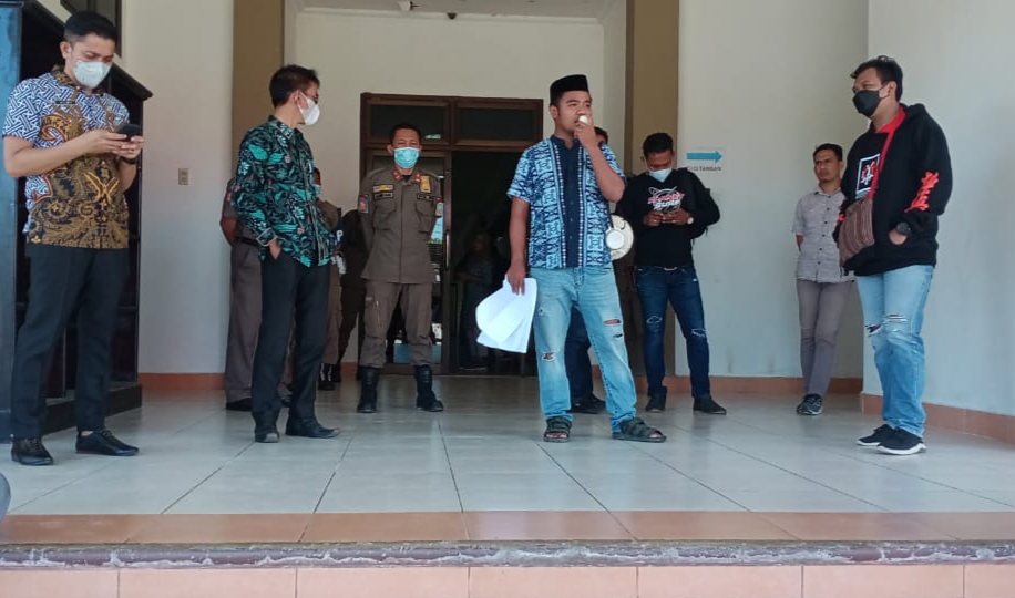 FPAK Gelar Aksi Didepan Kantor DRPD Pasangkayu, Membawa 5 Tuntutan
