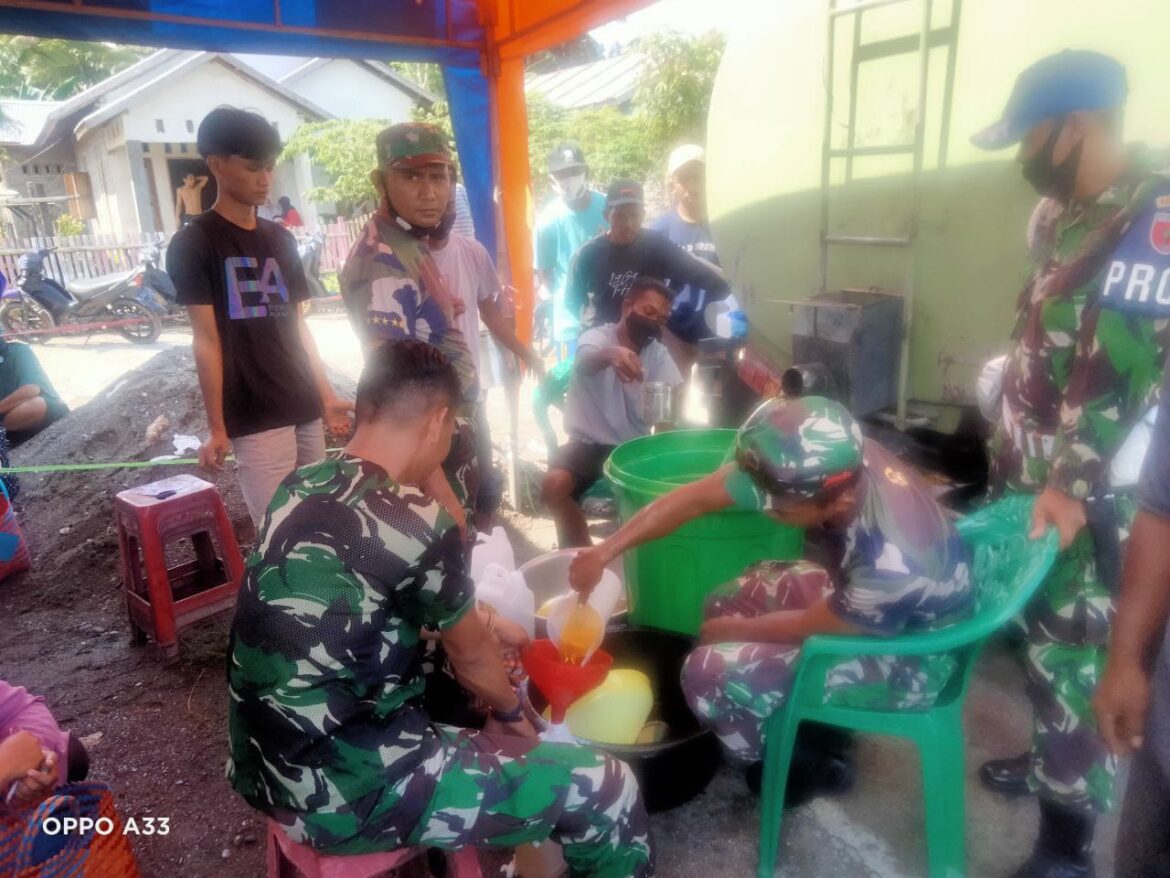 TMMD 113 Kodim 2427 Pasangkayu Buka Bazar Murah Minyak Goreng Curah