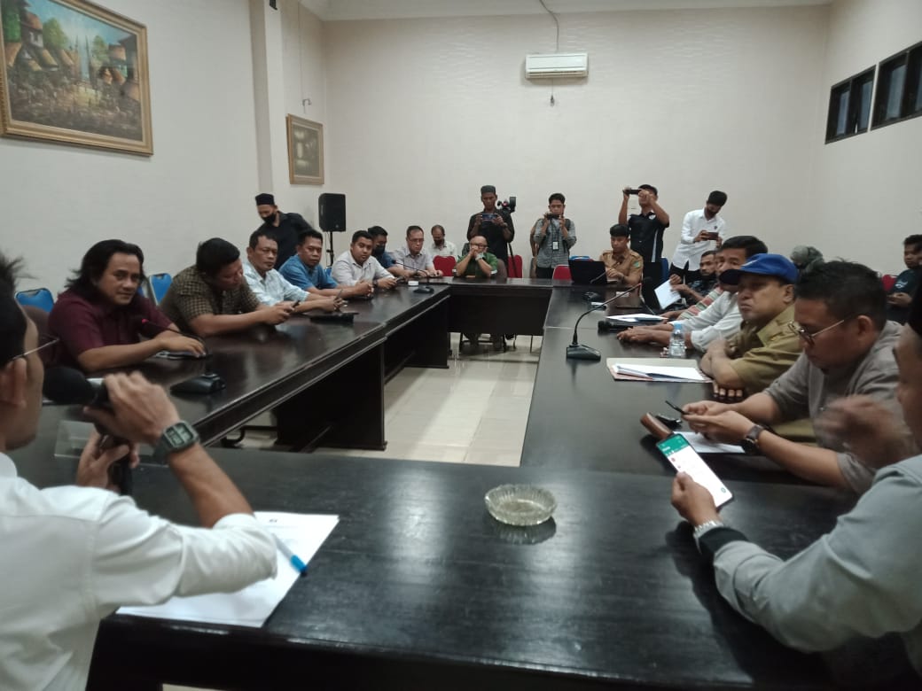 DPRD Pasangkayu Gelar RDP ,Bersama Dinas Perkebunan, Aksindo Dan Pihak Perusahaan PKS