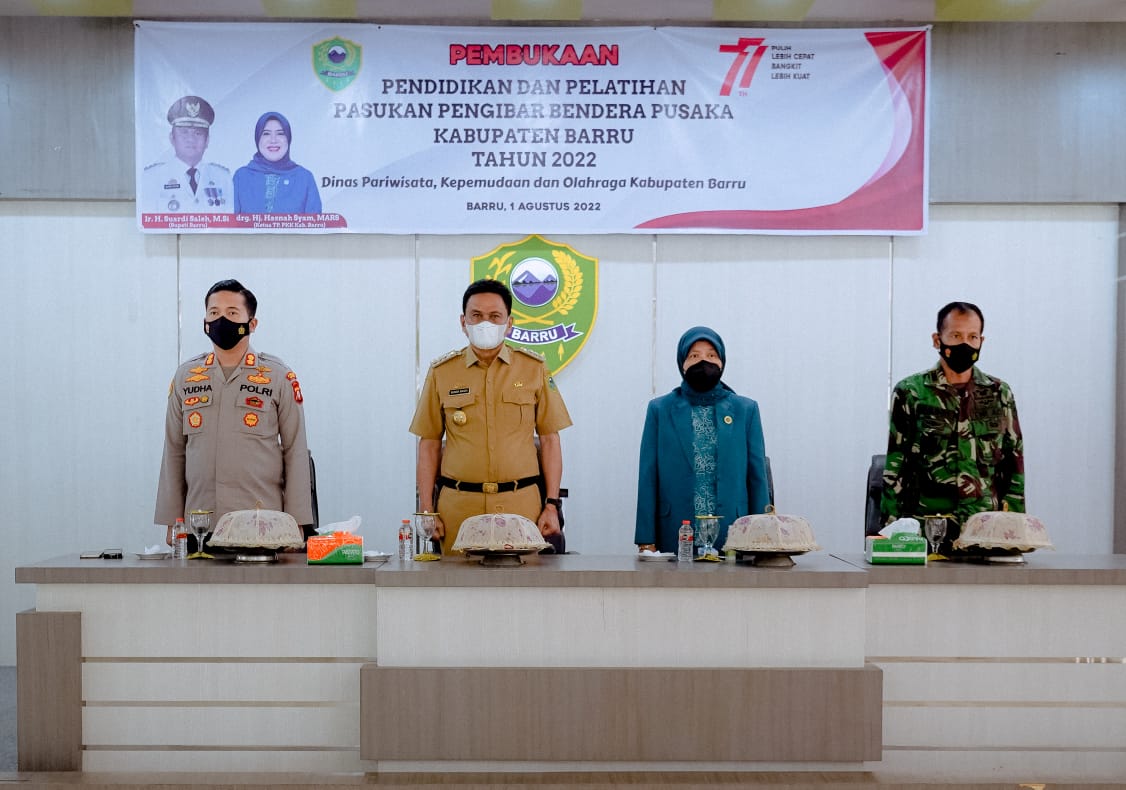 Bupati Barru Ir. H. Suardi Saleh, M.Si Membuka Diklat Paskibra Di Baruga Singkerru Ada’E