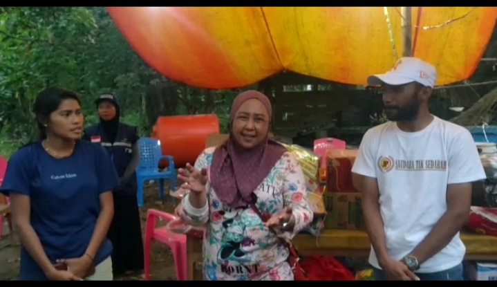 Dinsos Pasangkayu Bersama, Karang Taruna Menyerahkan Bantuan Warga Karave Korban Kebakaran