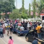 Aksi Demo Ribuan Massa Mengepung Rujab Meminta Bupati Takalar Bertanggungjawab Aksi Demo Ribuan Massa Mengepung Rujab Meminta Bupati Takalar Bertanggungjawab