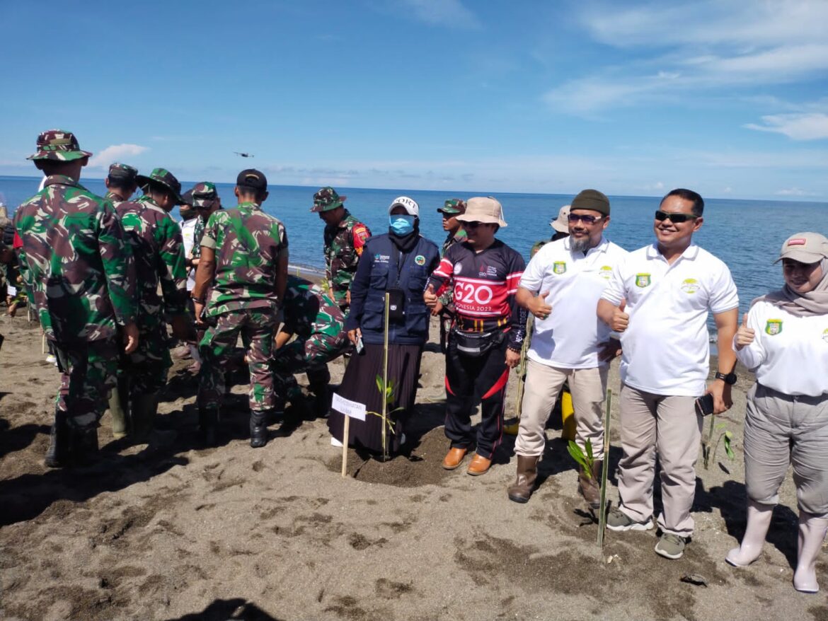 Kepeduli Lingkungan Hidup, PT ASTRA Group Turut Berpartisipasi Menyerahkan Bantuan Bibit mangrove