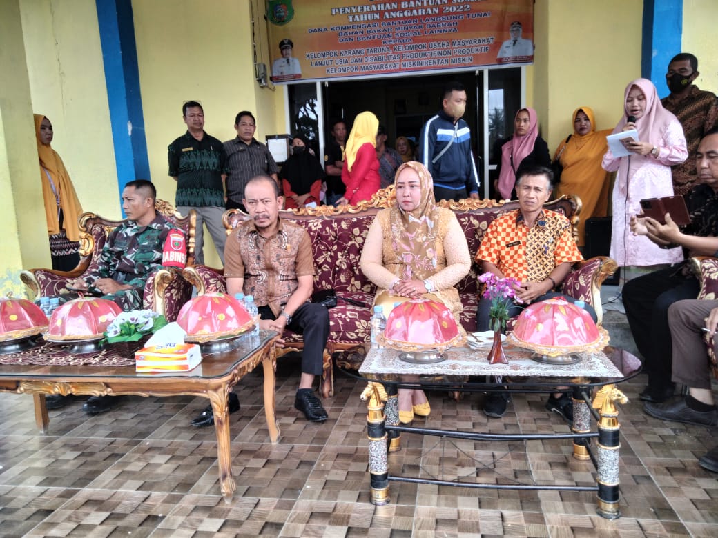 Pemda Pasangkayu Serahkan Bantuan Sosial Wilayah Papeti Disalurkan Melalui Dinas Sosial