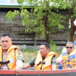 Bupati Wajo langsung turun di langsung melihat dampak Banjir di wilayah pesisir sungai.
