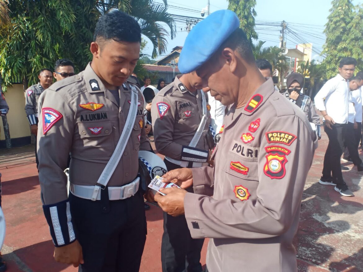 Usai Apel Pagi, Propam Polres Sinjai Gelar Operasi Gaktiblin.