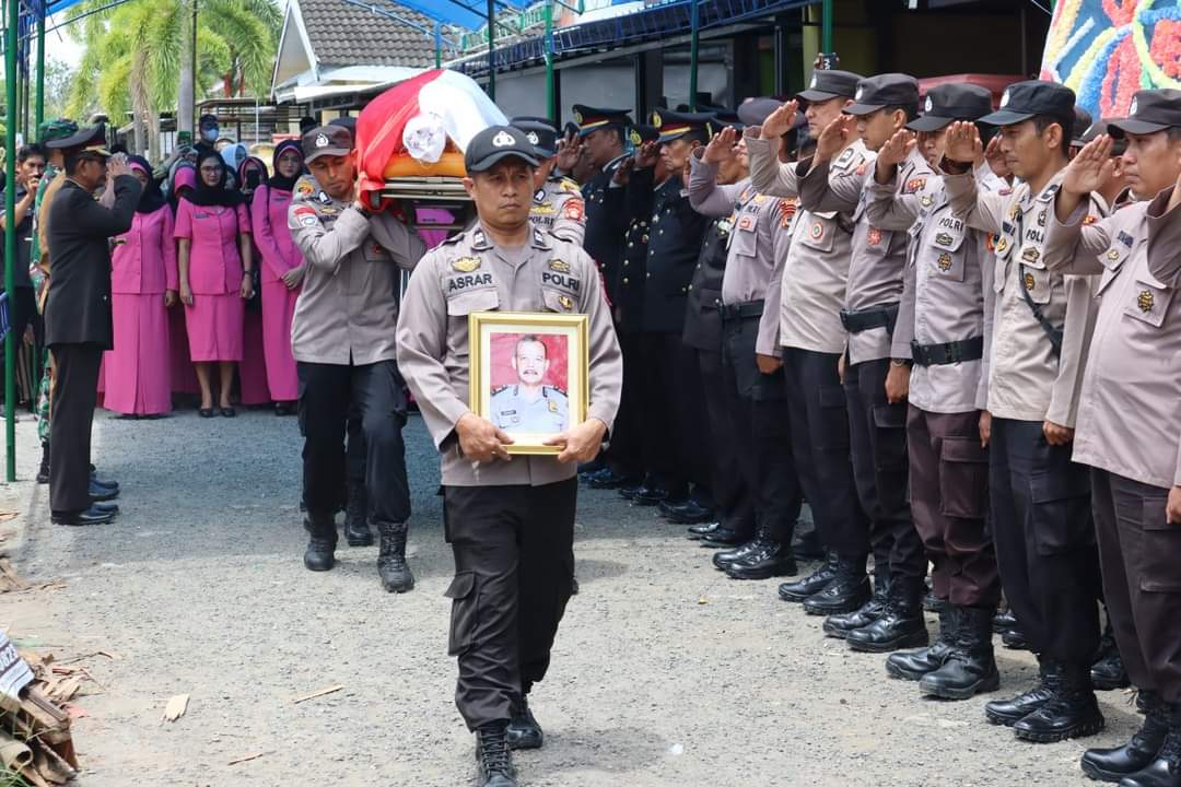 Polres Bone Berduka, Kapolsek Ponre Meninggal Dunia dan Dimakamkan Secara Dinas