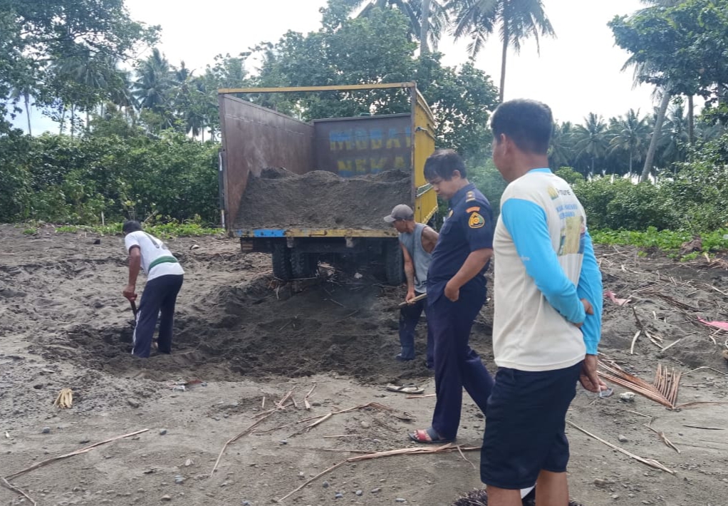 Waduh Marak Penambang Liar Pasir Laut di Pantai Baliri Bambalamutu Terciduk DKP Sulbar
