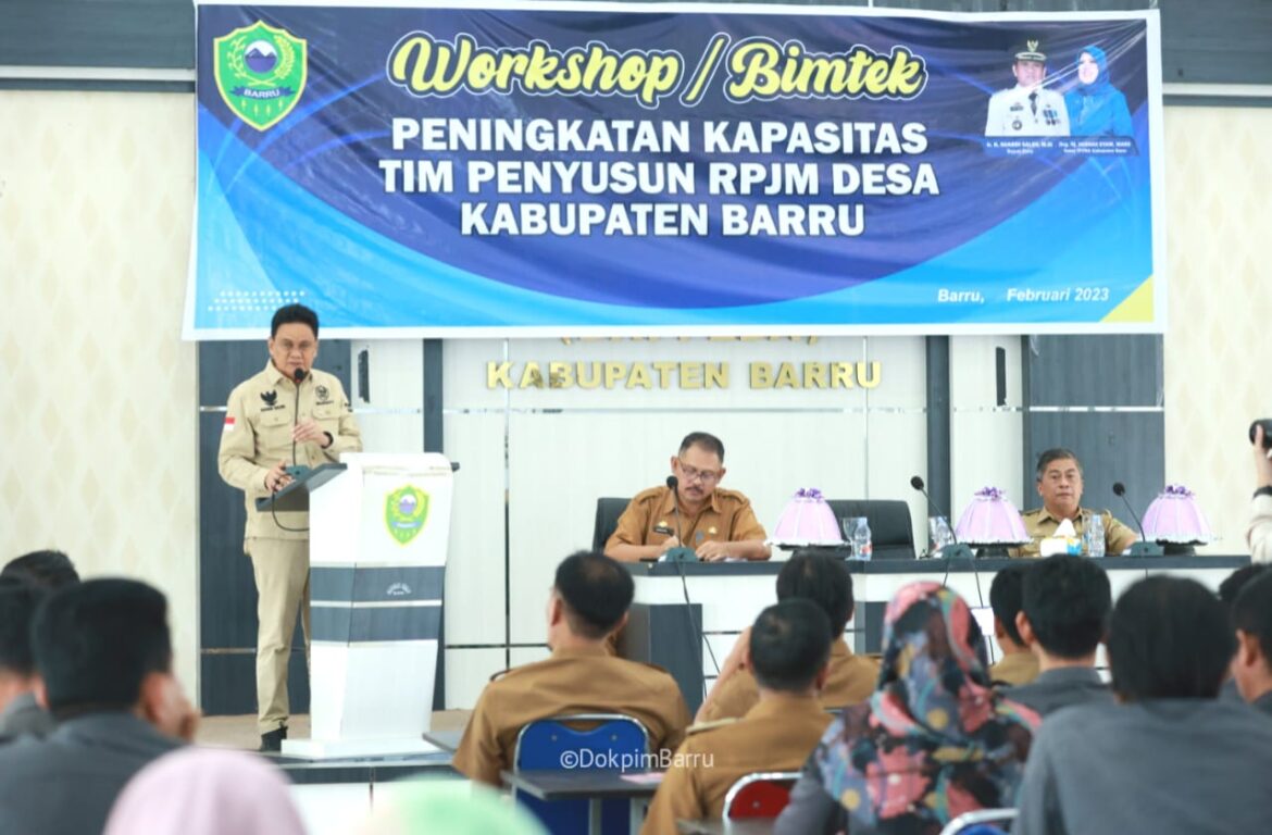 Buka Bimtek RPJMD, Bupati Barru Harapkan Kades Tidak Melakukan Pemberhentian Perangkat Desa Sepihak