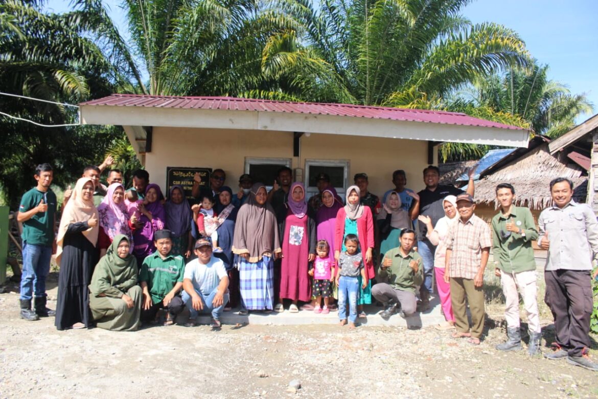 PT. LTT Bantu Sumber Air Bersih dan MCK Umum Warga Suku Kaili Uma Melalui Program CSR