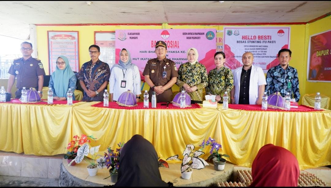 Kejari Pasangkayu Gelar Bakti Sosial Dalam Rangka Hari Bhakti Adhyaksa KE-63 dan HUT Ikatan Adhyaksa Dharmakarini KE-XXIII Tahun 2023