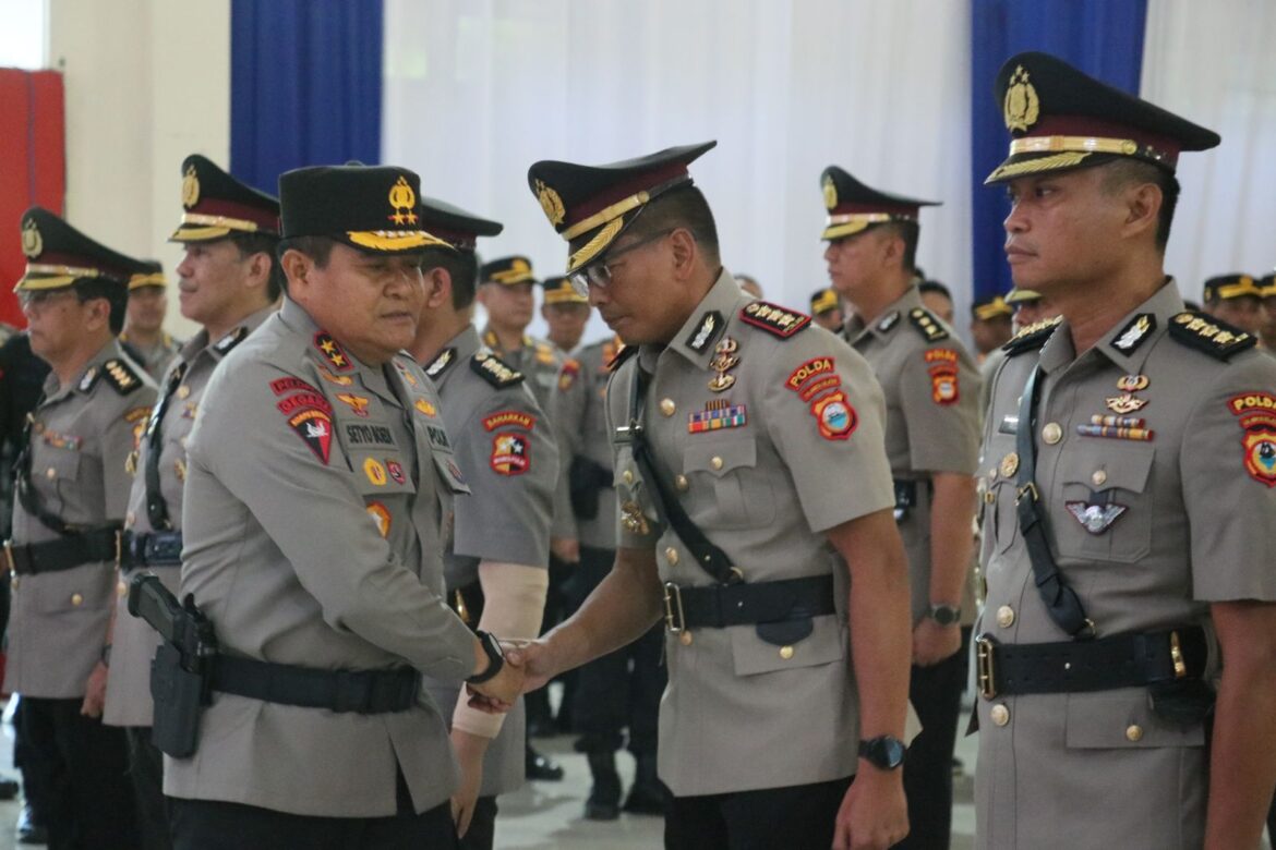 *KAPOLDA PIMPIN SERTIJAB PEJABAT UTAMA DAN KAPOLRES JAJARAN POLDA SULSEL*