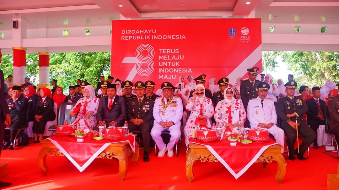 Bupati Bone Inspektur Upacara Pengibaran Bendera Merah Putih HUT ke-78 RI 