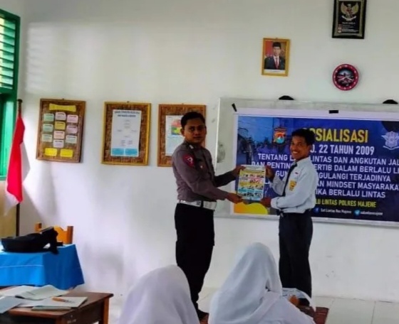 Siswa SMP Negeri 5 Majene Hadiri Sosialisasi UU Lalu Lintas