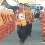 SMA N 2 BURU GIAT GRAK JALAN INDAH DENGAN GUGUS DEPAN BERNOMOR DADA 050.