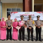 Kabag SDM Polres Bone dan Sejumlah Perwira Terima Kenaikan Pangkat Pengabdian Menjelang Pensiun Kabag SDM Polres Bone dan Sejumlah Perwira Terima Kenaikan Pangkat Pengabdian Menjelang Pensiun