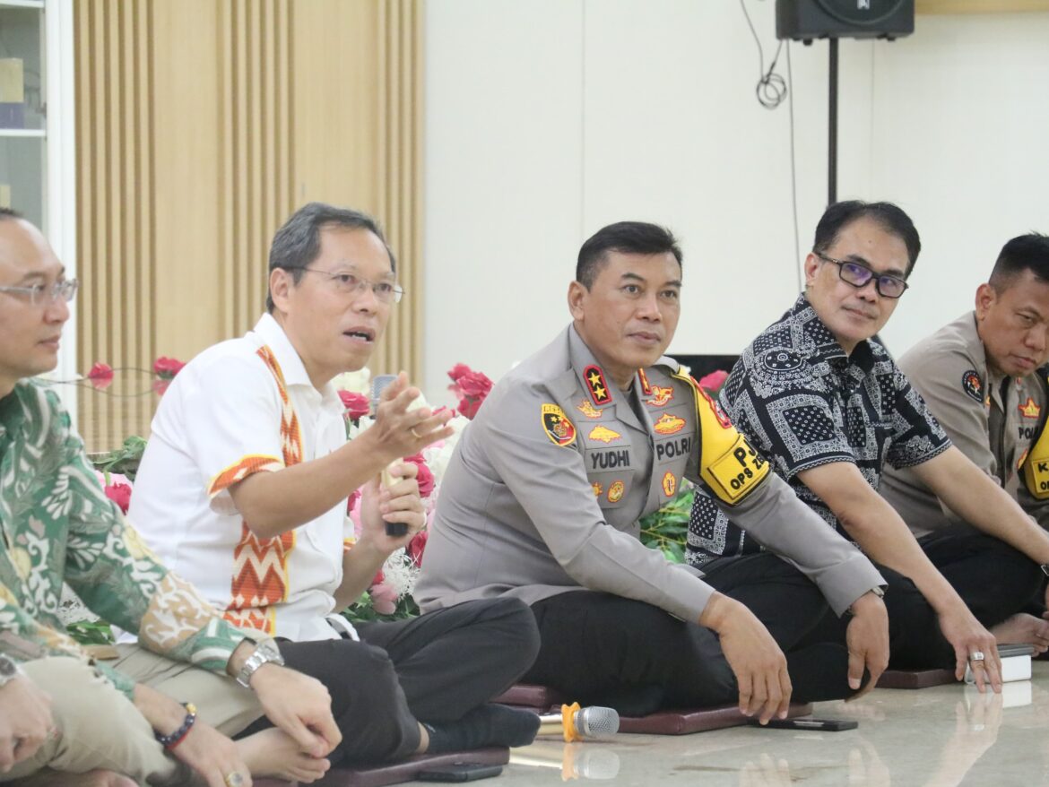 Kapolda Sulsel Kunjungi Ketua Permabudhi Sulsel dalam Silaturahmi untuk Jalin Harmoni Antar Umat Beragama