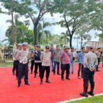 *Personel OMP 2024 Polres Muna Gelar Apel Kesiapan Pengamanan Kampanye Calon Gubernur dan Wakil Gubernur di Zona C* *Personel OMP 2024 Polres Muna Gelar Apel Kesiapan Pengamanan Kampanye Calon Gubernur dan Wakil Gubernur di Zona C*