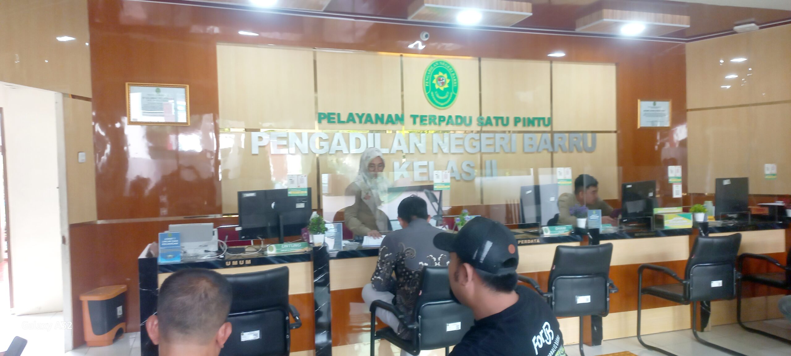 Dua Wartawan di Tampar Staf PN Barru Pada Saat Sidang Berlangsung