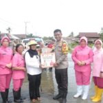 Polres Lutra Salurkan bantuan ke Lokasi Banjir di Malangke