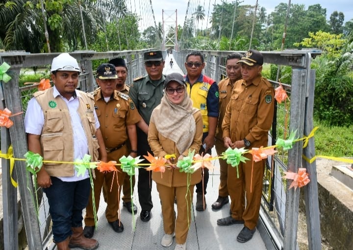 Bupati Luwu Utara Resmikan Jembatan Gantung Megah Penghubung Dua Kecamatan Yang Berbeda.