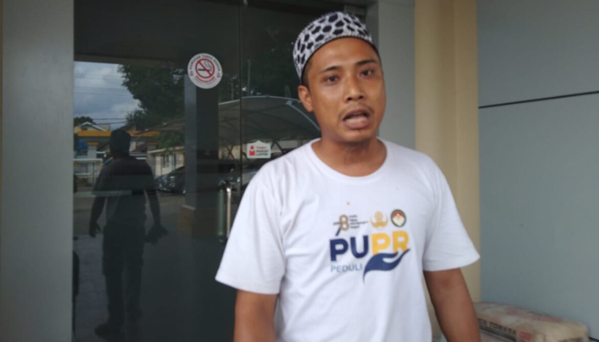 Petugas Keamanan Mengancam Menginjak Batang Leher Wartawati di Kantor PU PJPA Makassar