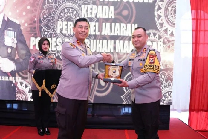 *Kapolda Sulsel Kunjungi Polres Pelabuhan Makassar, Tekankan Peningkatan Kepercayaan Publik terhadap Polri*