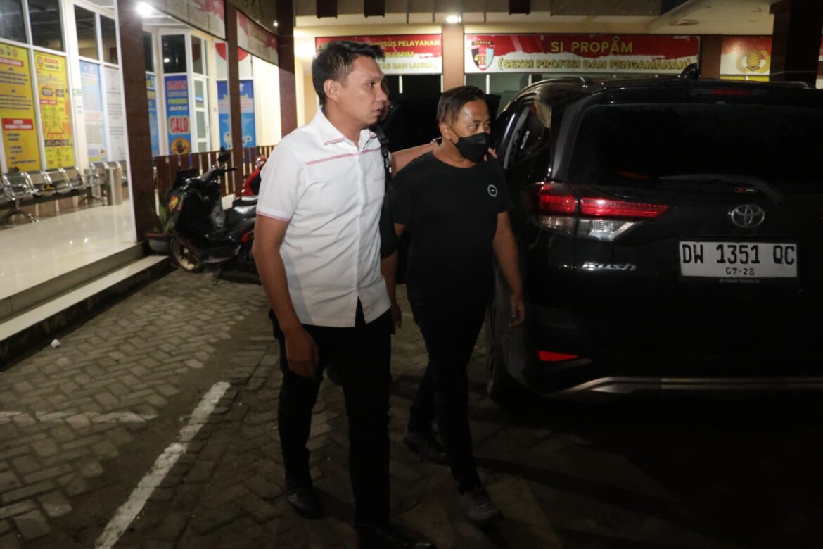 Kasus Korupsi Jembatan Walemping Rugikan Negara 1.49 Milyar, Tersangka MR Dijemput Penyidik Tipikor
