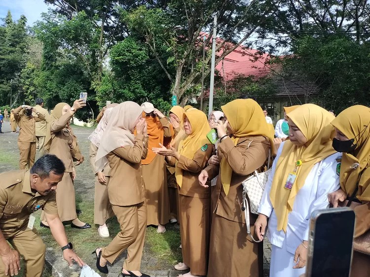 Salam Perpisahan, Bupati Indah Pada Acara Apel Pagi Yang Terakhir Tak Terasa Berurai Air Mata.