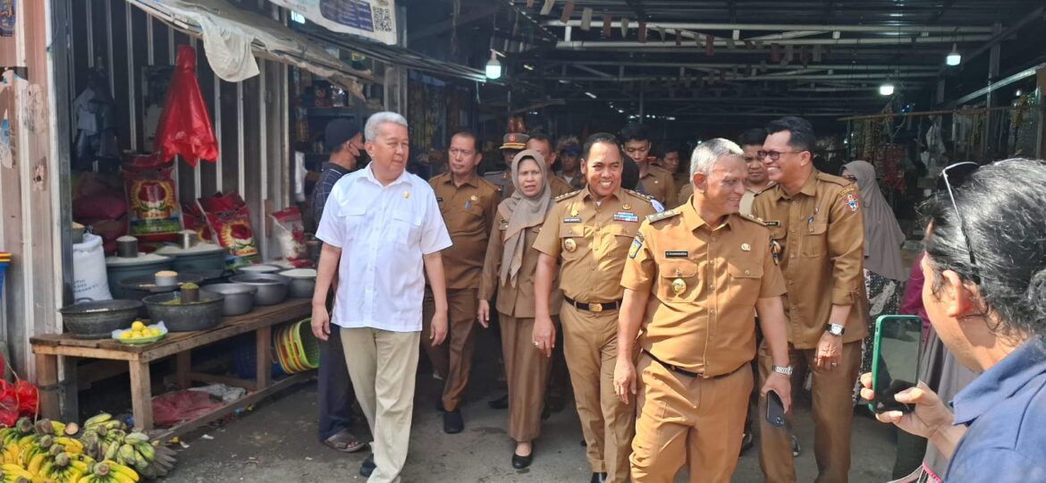 Ketua DPRD Wajo Dampingi Bupati dan Wakil Bupati Tinjau Pasar Mini
