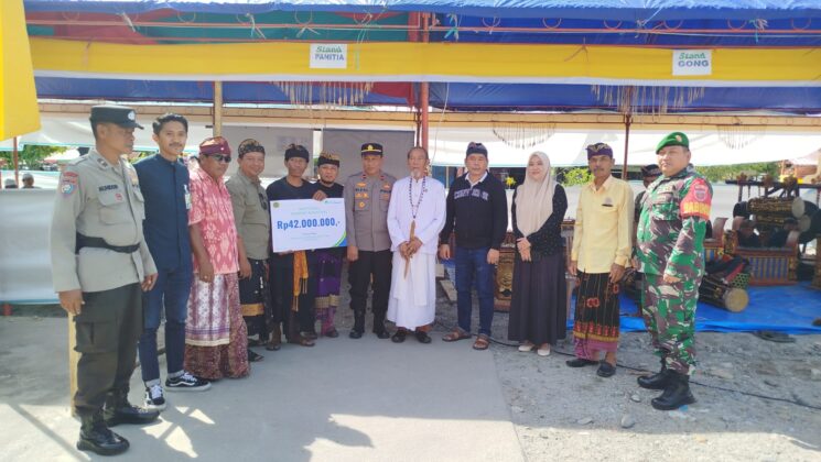 Wakil Ketua I DPRD Luwu Utara Hadiri Ngaben Massal di Desa Cendana Putih