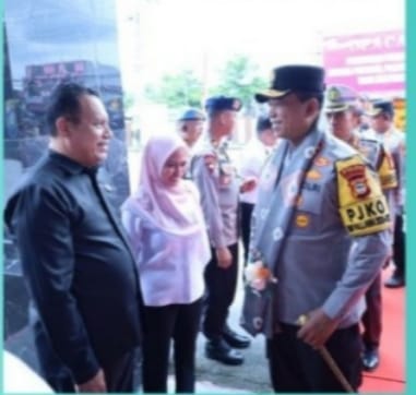 Ketua DPRD Luwu Utara Sambut Kedatangan Kapolda Sulsel, Irjen Pol. Yudhiawan Bersama Ketua Bhayangkari Daerah Sulsel Di Mako Polres Luwu Utara.