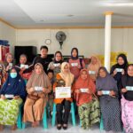 Digelar di Kantor Desa, Kades Kartini Salurkan BLT Kepada 33 KPM Lasitae Digelar di Kantor Desa, Kades Kartini Salurkan BLT Kepada 33 KPM Lasitae