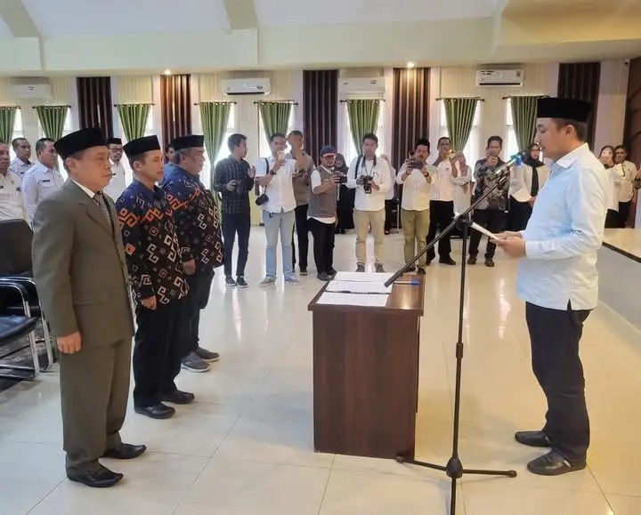 Pj Sekda dan Direktur Perumda Simpurusiang Luwu Utara dilantik.