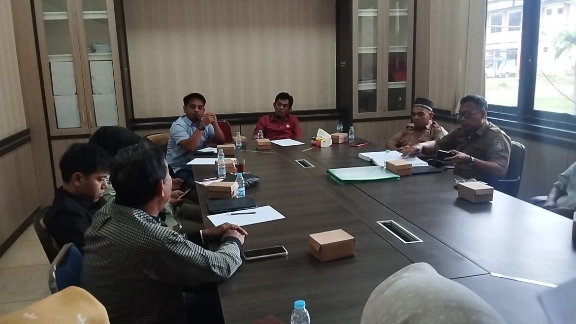 Komisi III DPRD Pasangkayu Gelar RDP Bahas Rehabilitasi Masjid Madaniah, RCH: diduga Perencanaan Gagal Sejak Awal dan di Kerjakan Asal Jadi
