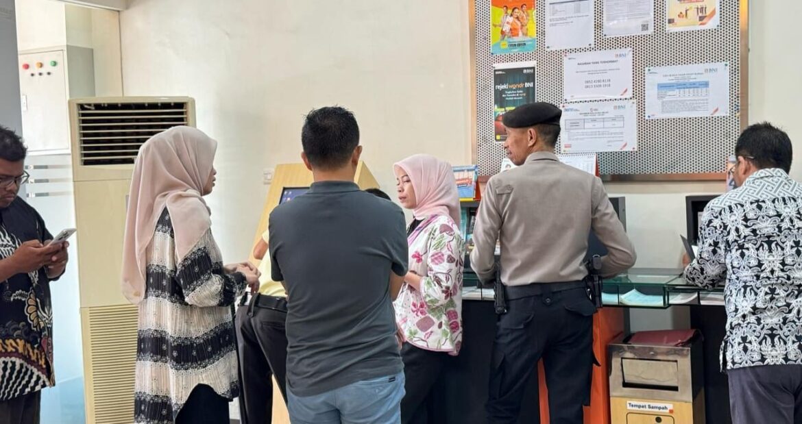 *Sat Resnarkoba Polres Sinjai Gelar Edukasi Bahaya Narkoba di BNI KCP Sinjai.*