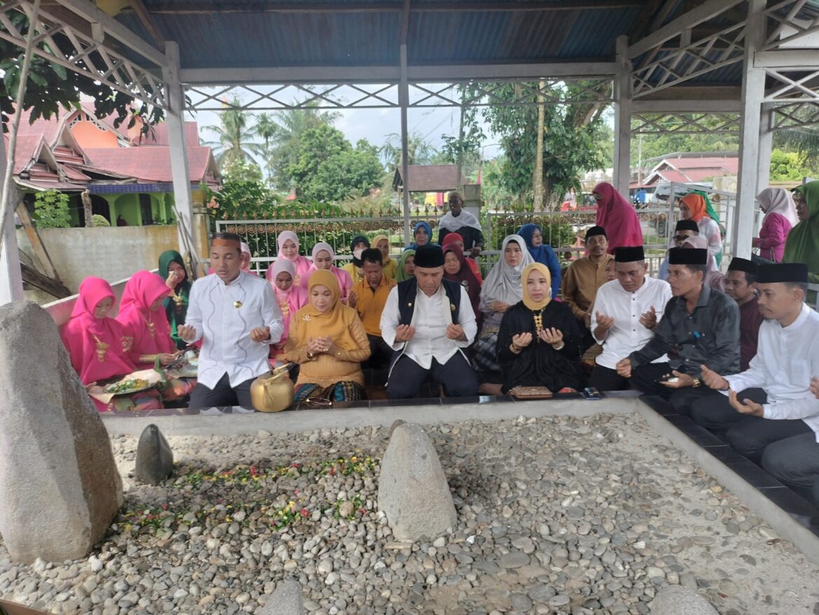 *Jelang Puncak HUT XXVI Luwu Utara, Bupati Andi Rahim Ziarah ke Makam Andi Mannenne dan Andi Pallawa di Baebunta*