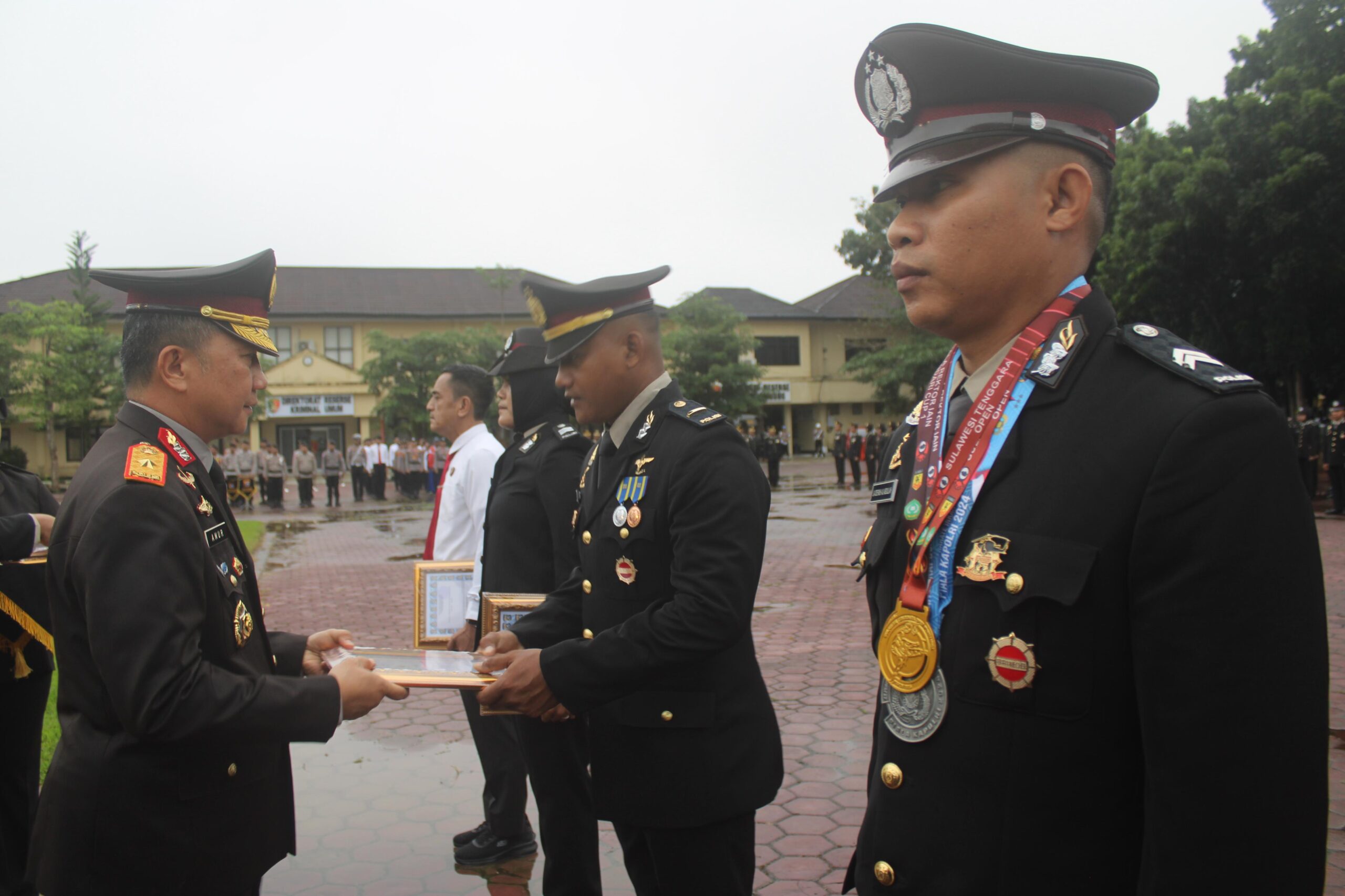 *Polda Sultra Beri 36 Penghargaan di Momen Harkitnas, Wakapolda: Ini Bukti Nyata Semangat Kebangkitan*