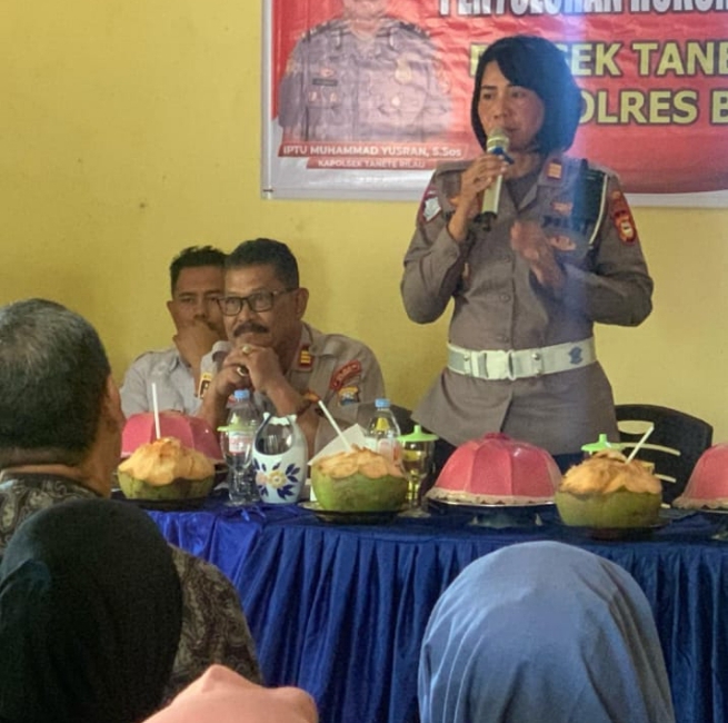 Kasat Lantas Polres Barru  Meminta Warga Kecamatan Tanete Rilau Untuk Aktif Mendukung Keselamatan Lalu Lintas