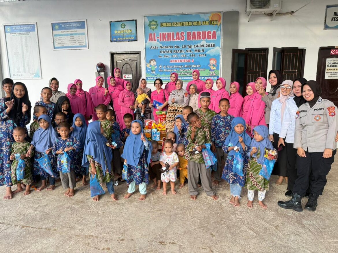 Personel dan Bhayangkari Ditbinmas Polda Sultra Gelar Bakti Sosial di Dua Panti Asuhan di Kendari