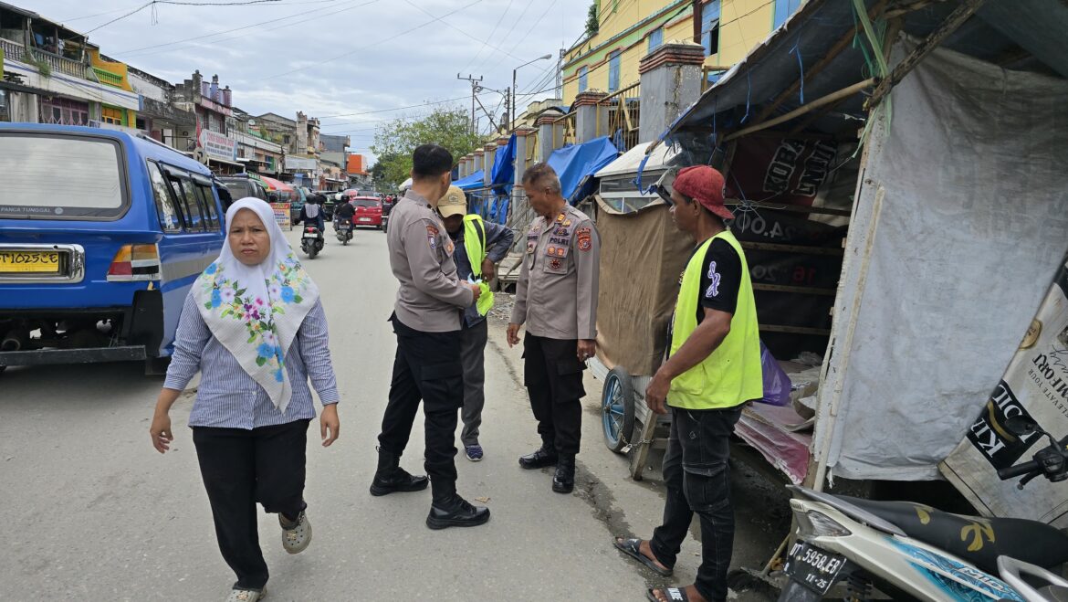 *Satgas Preemtif Gelar Penyuluhan Premanisme dan Pungli di Pasar Mandonga, Kendari*