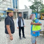 *Satgas Gakkum Tegur Juru Parkir Swalayan di Anduonohu Terkait Dugaan Pungli Berkedok Uang Keamanan*
