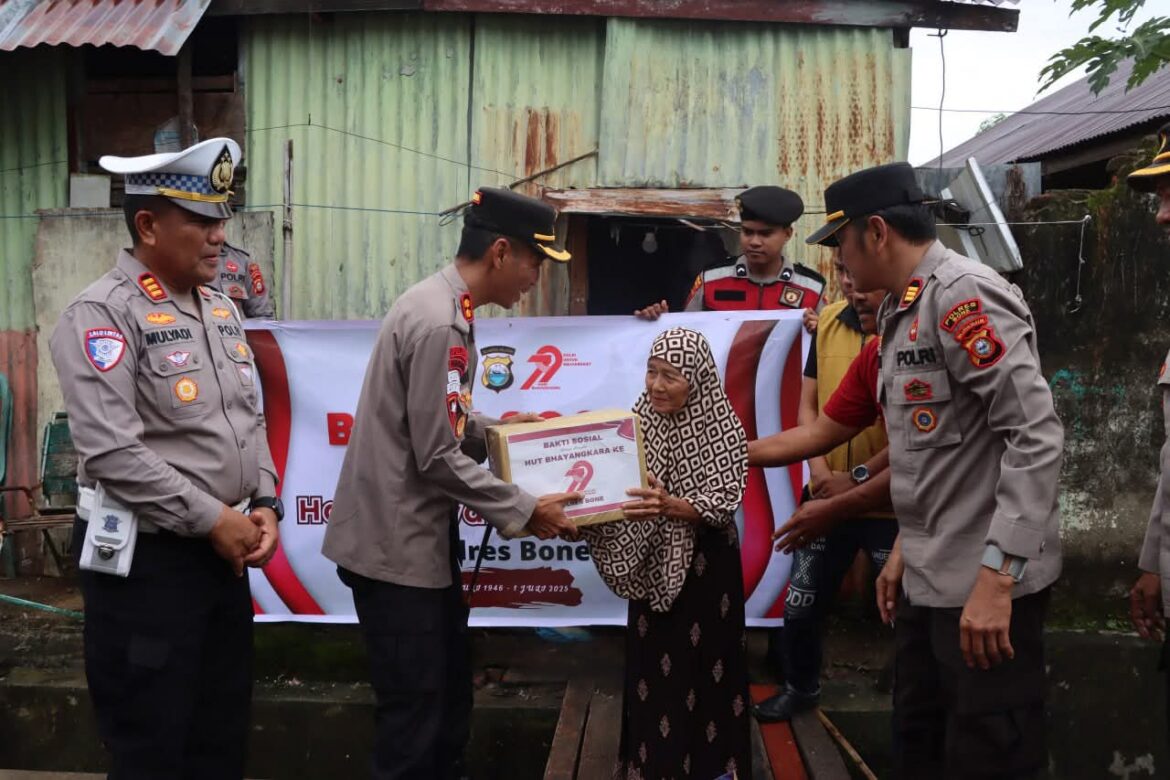 *Polres Bone Gelar Baksos Meriahkan HUT Bhyangkara Ke-79*