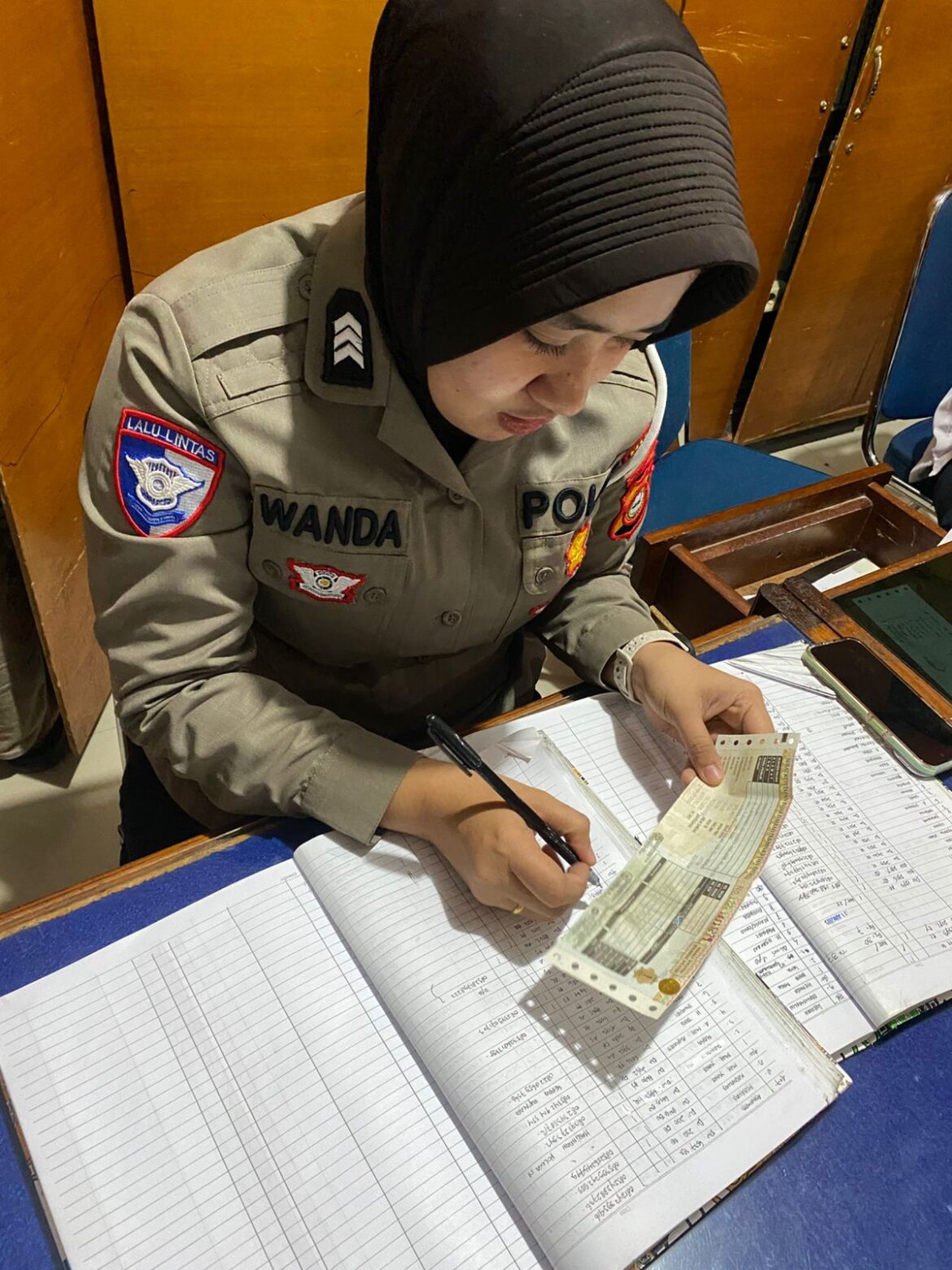 *Satlantas Polres Bone Laksanakan Pelayanan Samsat Untuk Wajib Pajak*