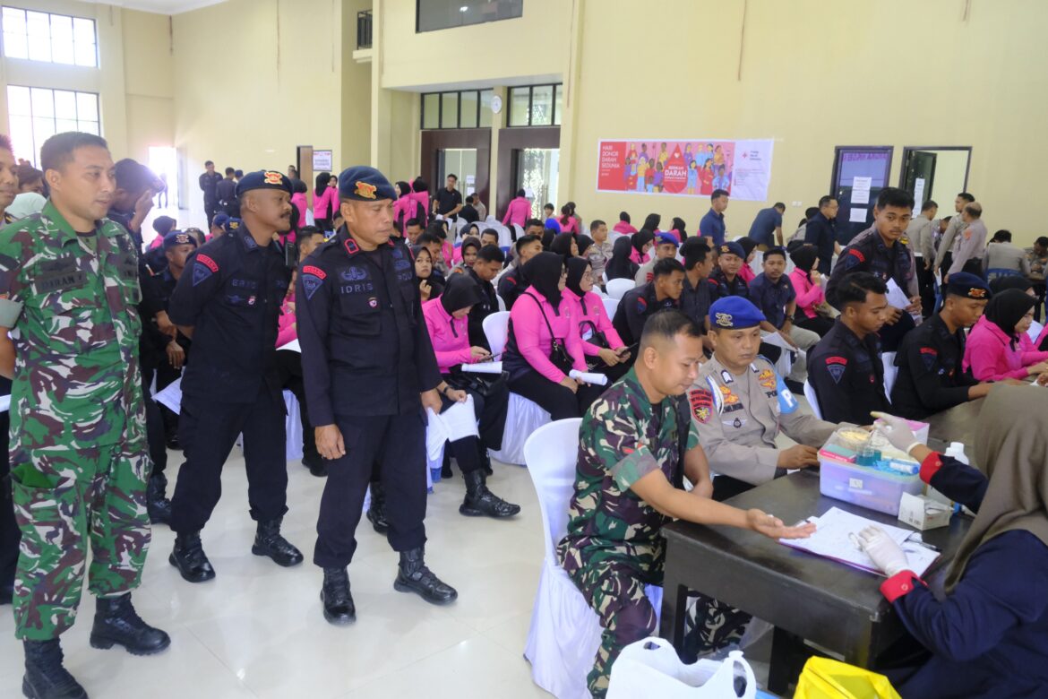 *Berkontribusi Untuk Kemanusiaan, Polda Sultra Gelar Donor Darah dalam Rangka Hari Bhayangkara ke-79*