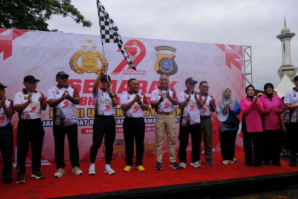 *Semarak Hari Bhayangkara ke-79, Polda Sultra Gelar Jalan Sehat dan Senam Bersama di Ex MTQ Kendari*