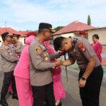 Kapolres Pasangkayu Gelar Upacara Resmi , 25 Personel Naik Pangkat Disiram Kembang oleh Kapolres Pasangkayu Kapolres Pasangkayu Gelar Upacara Resmi , 25 Personel Naik Pangkat Disiram Kembang oleh Kapolres Pasangkayu