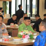*Coffee Morning Kapolda Sultra Bersama Rektor dan Ketua BEM, Perkuat Sinergi Cegah Radikalisme* *Coffee Morning Kapolda Sultra Bersama Rektor dan Ketua BEM, Perkuat Sinergi Cegah Radikalisme*