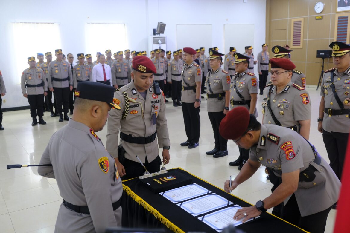 *Kapolda Sultra Pimpin Sertijab Pejabat Utama dan Kapolresta Kendari di Aula Dhacara*