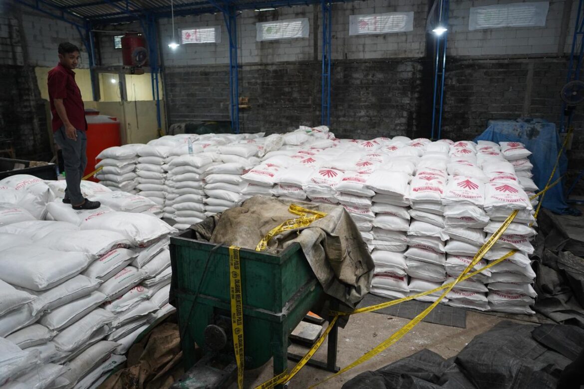 Polisi Bongkar Praktik Gula Oplosan Tak SNI di Banyumas